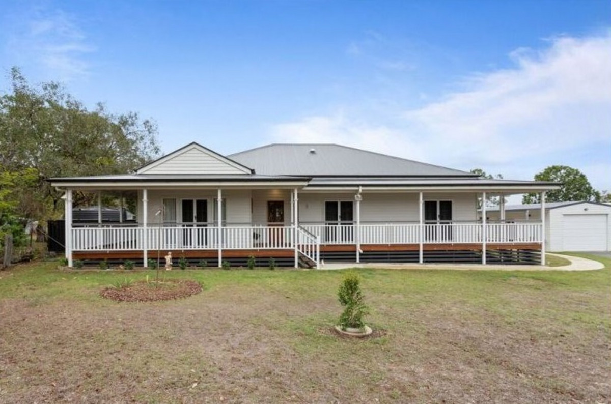 STUNNING QUEENSLANDER IN HEART OF WITHCOTT