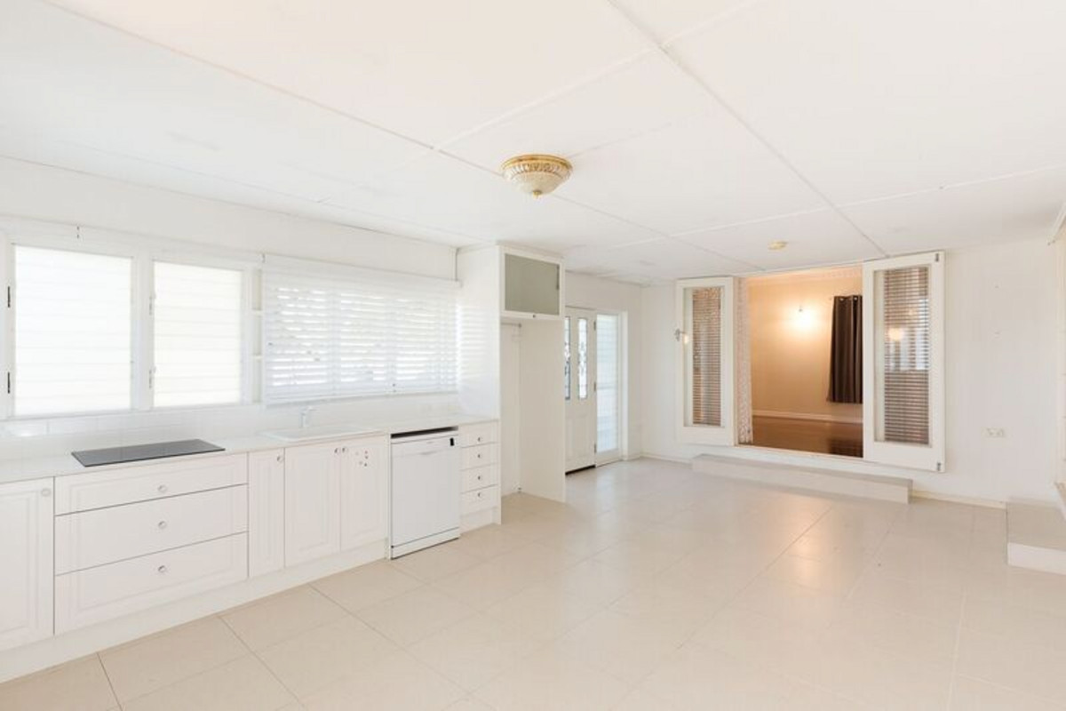 Pet friendly one bedroom in the heart of Hamilton
