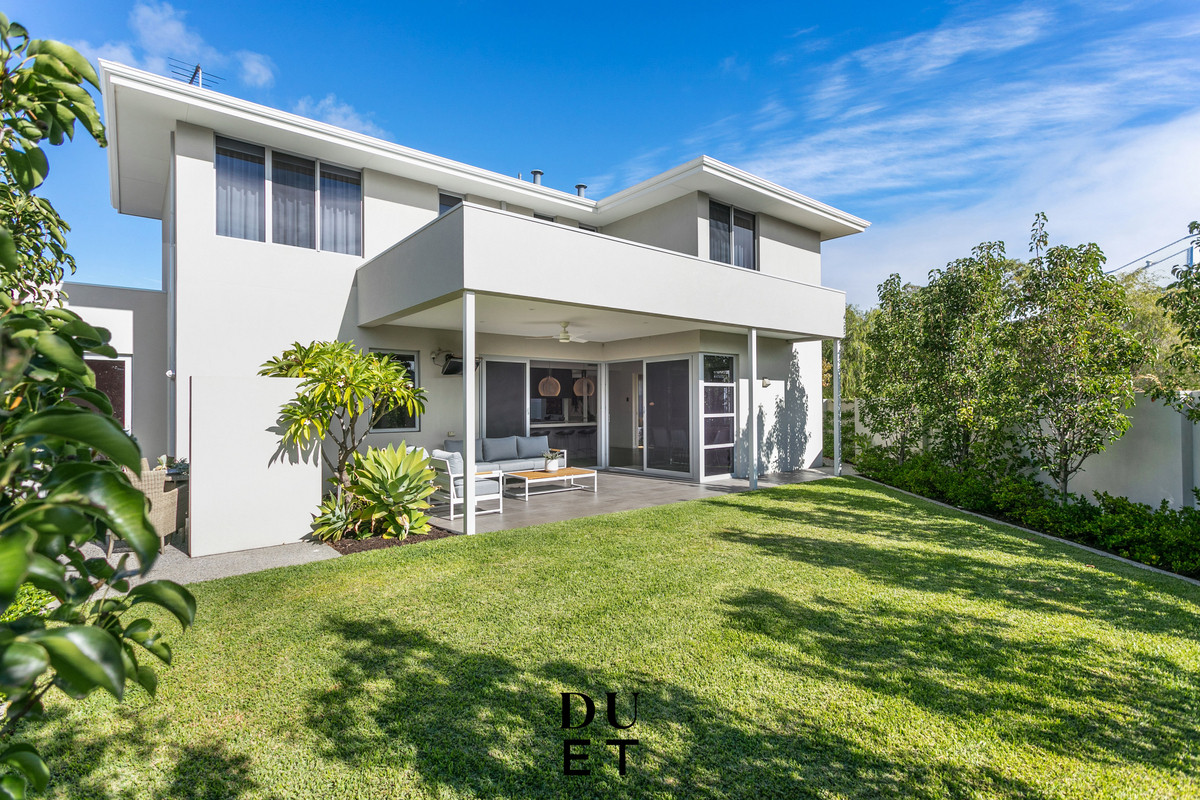 STUNNING CONTEMPORARY HOME OPPOSITE BUSHLAND