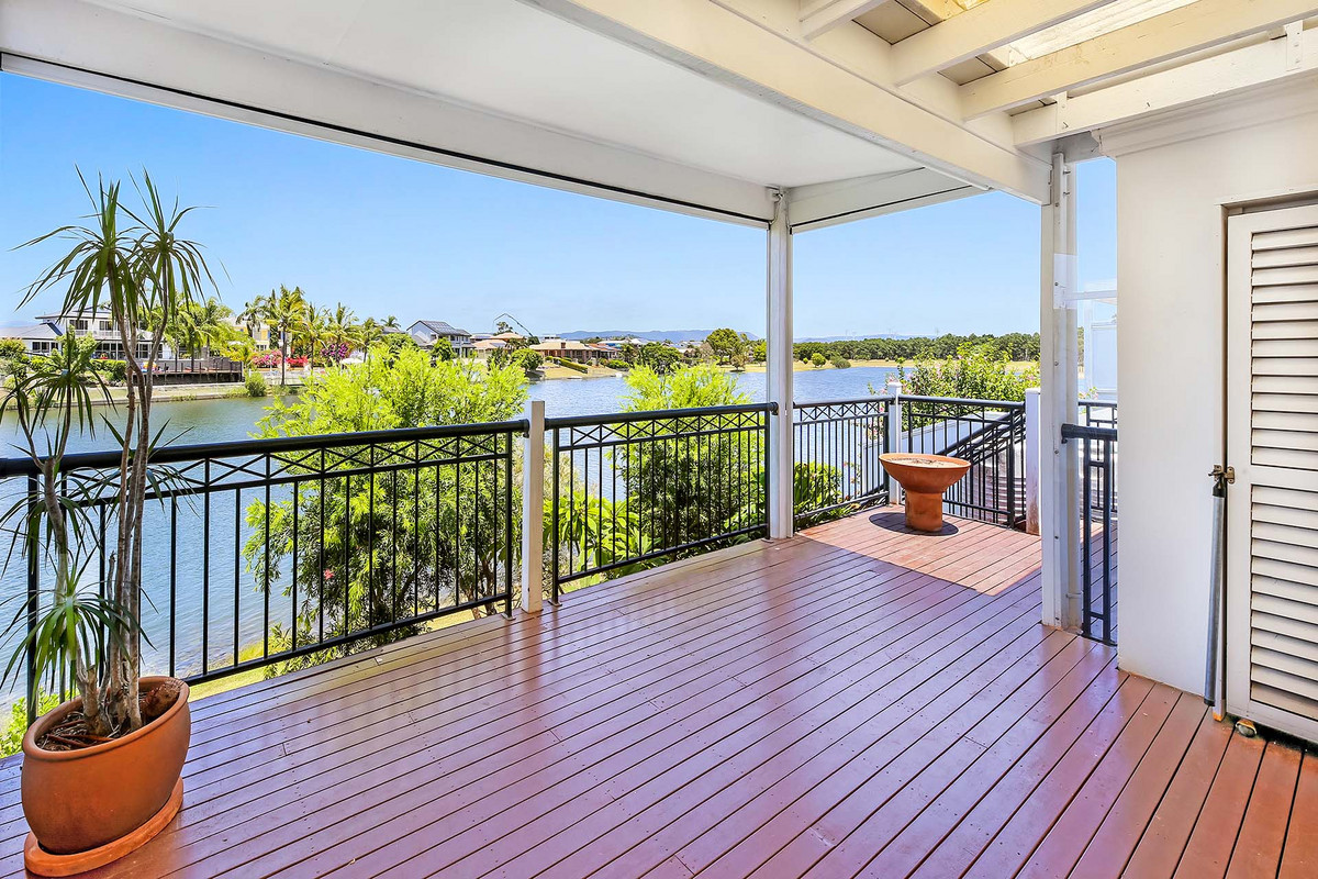 Single Level Villa Overlooking Lake Rosser
