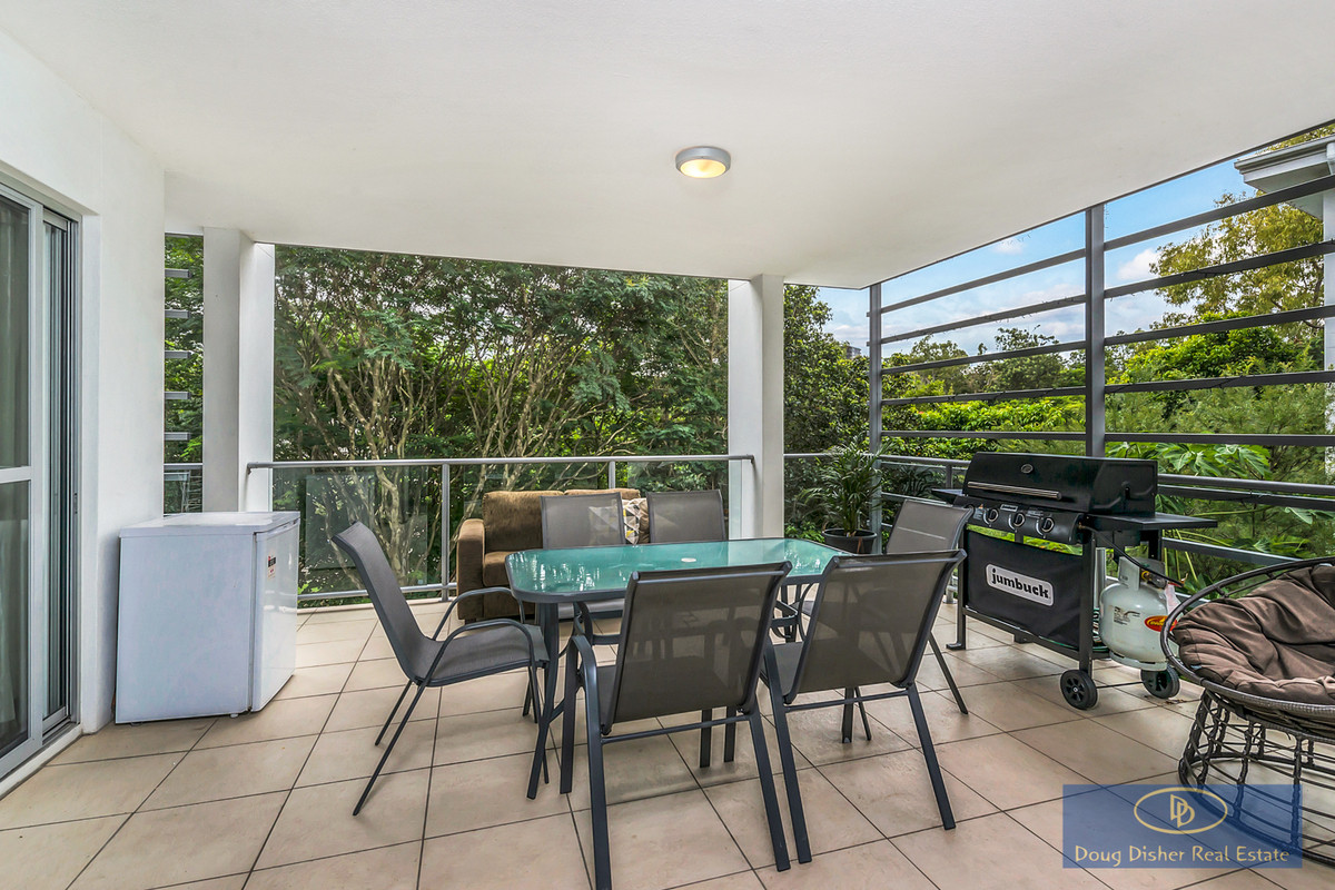 Spacious, Contemporary Fresh Apartment