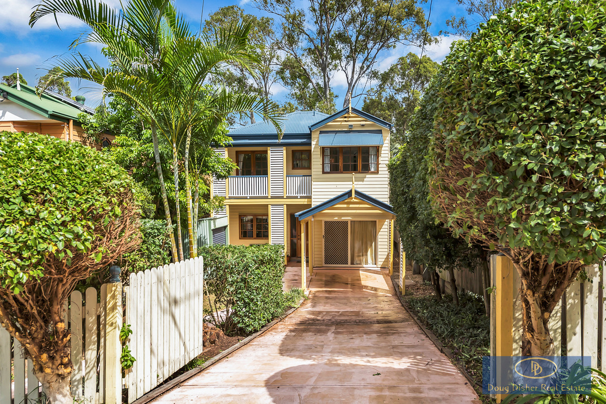 Oakleigh SS Family Home with Park Access
