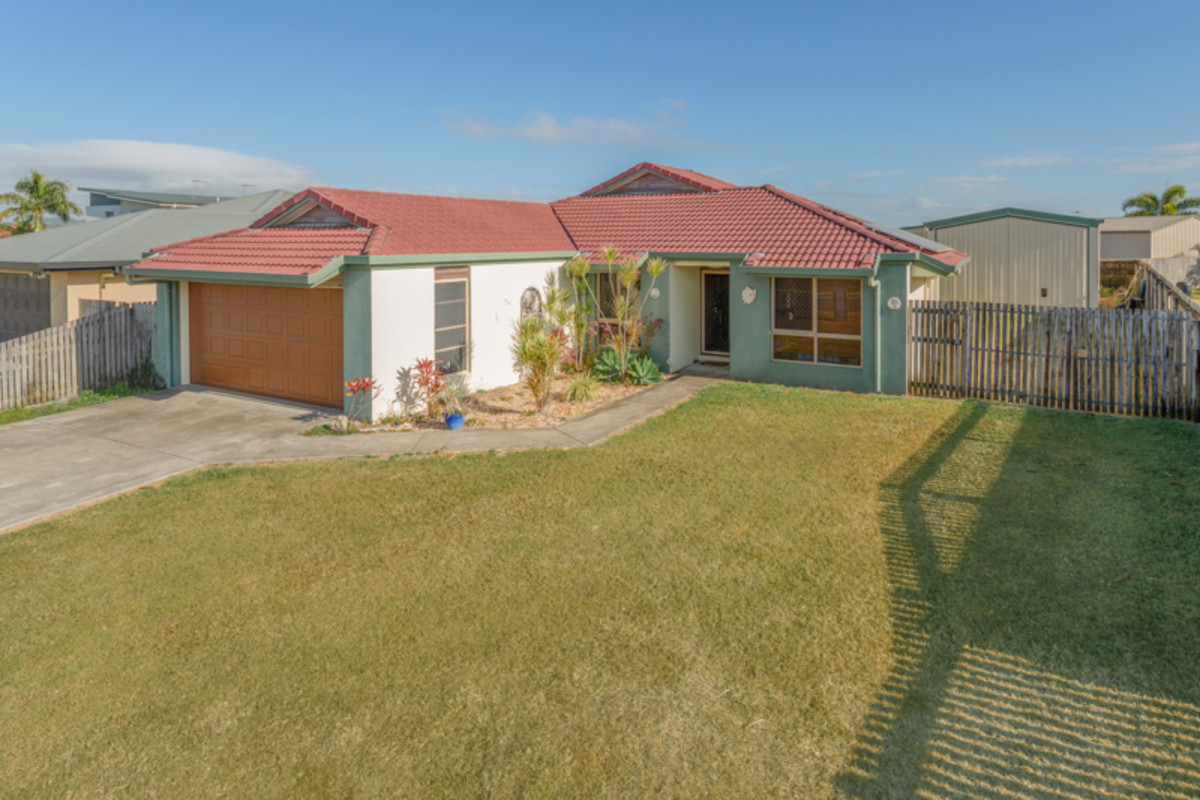 Spacious Family Home & Massive Boat Shed!
