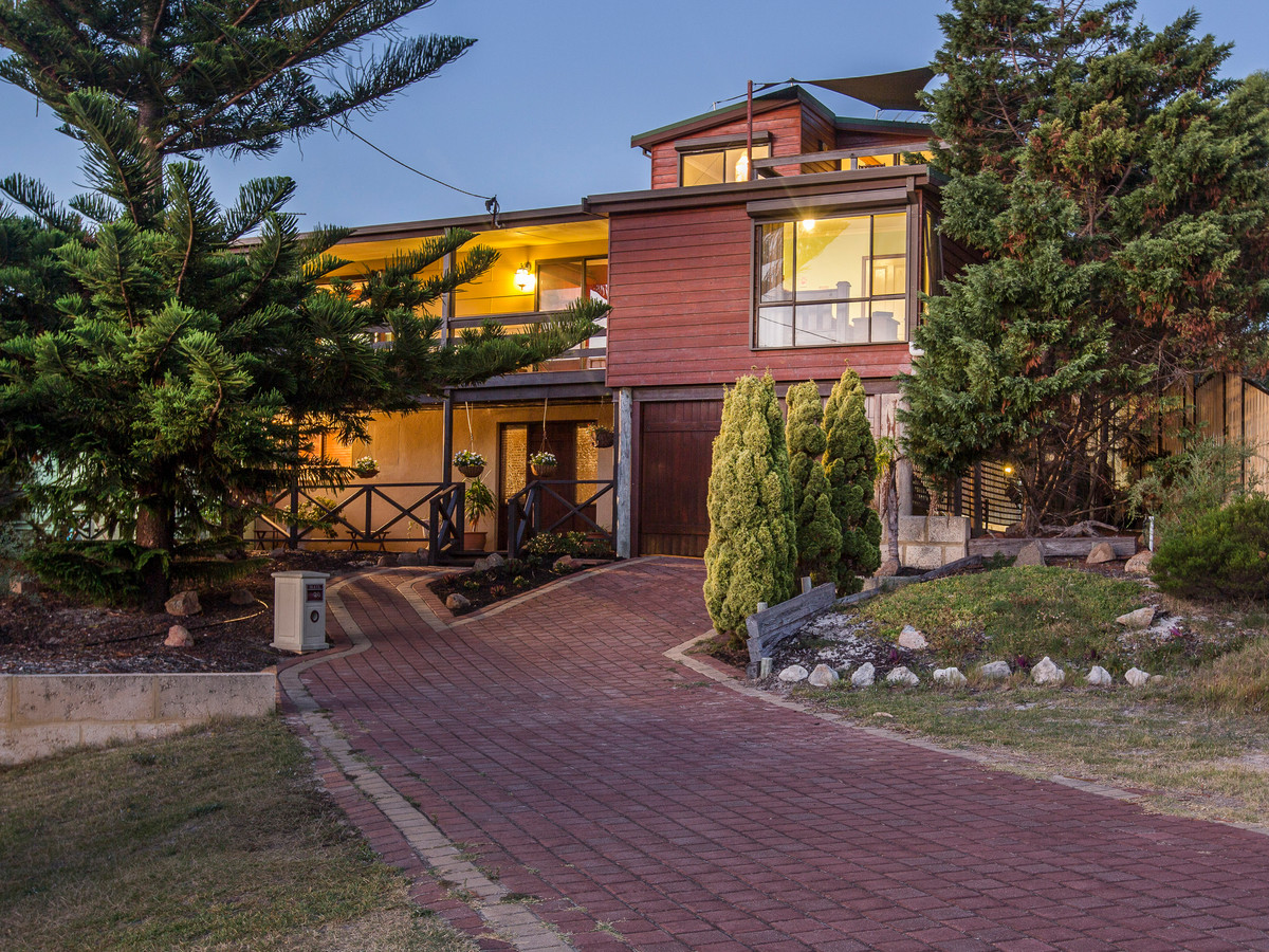 Resort style living in Old Quinns!