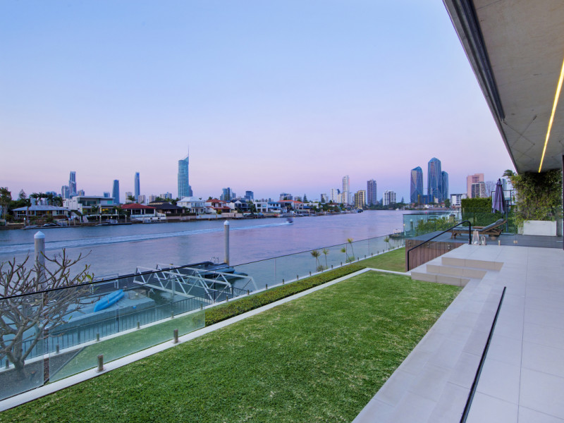 15 Cleland Crescent, Broadbeach Waters Qld 4218
