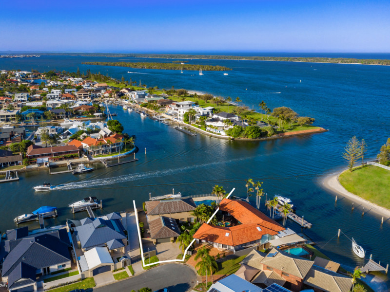 34 Bulolo Avenue, Runaway Bay Qld 4216