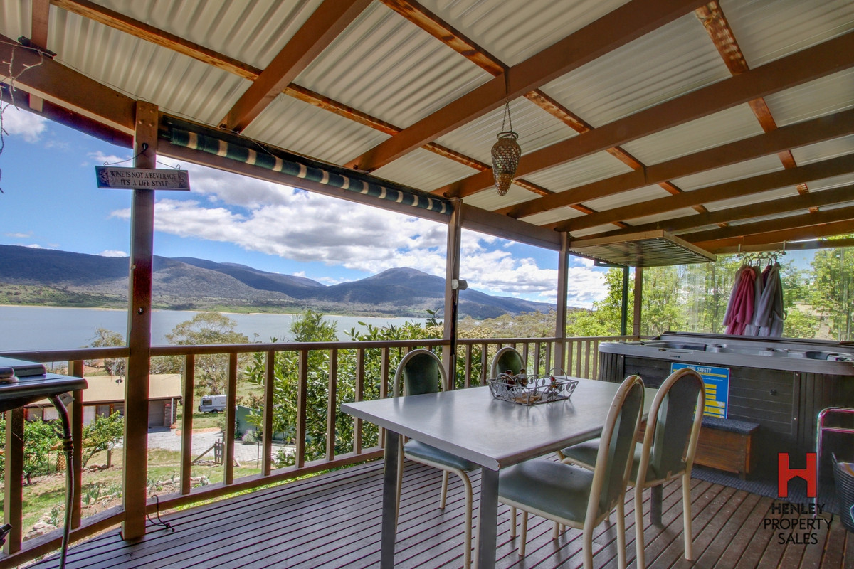 SPECTACULAR LAKE AND MOUNTAIN VIEWS