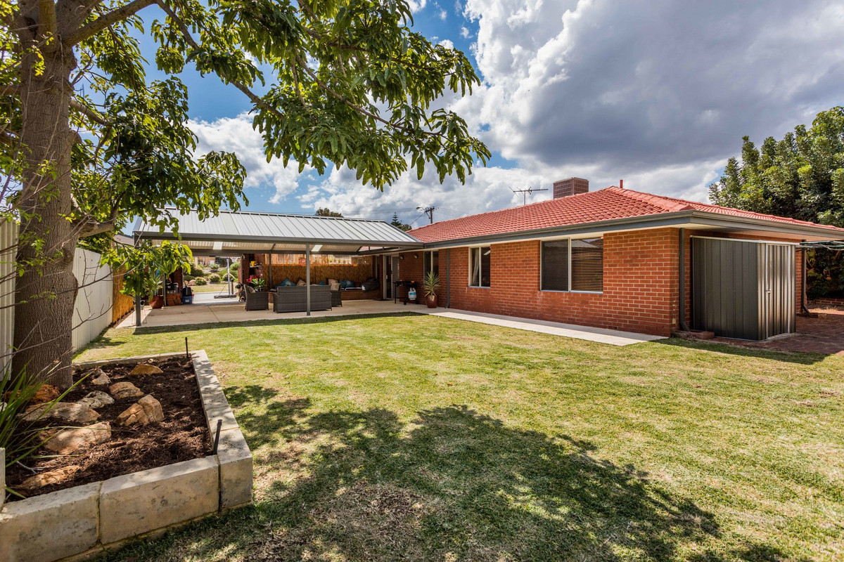 SPACIOUS FAMILY HOME – NEAR PARK LAND