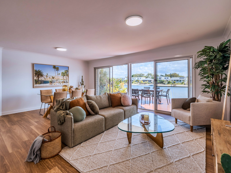 THE ULTIMATE WATERFRONT COURTYARD APARTMENT