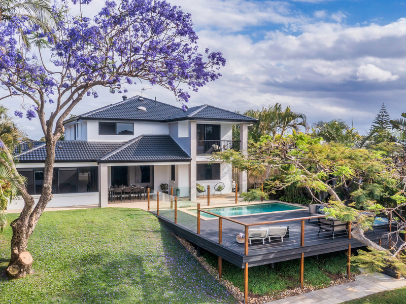 NORTH TO WATER WITH SKYLINE VIEWS IN PRESTIGIOUS MERMAID WATERS
