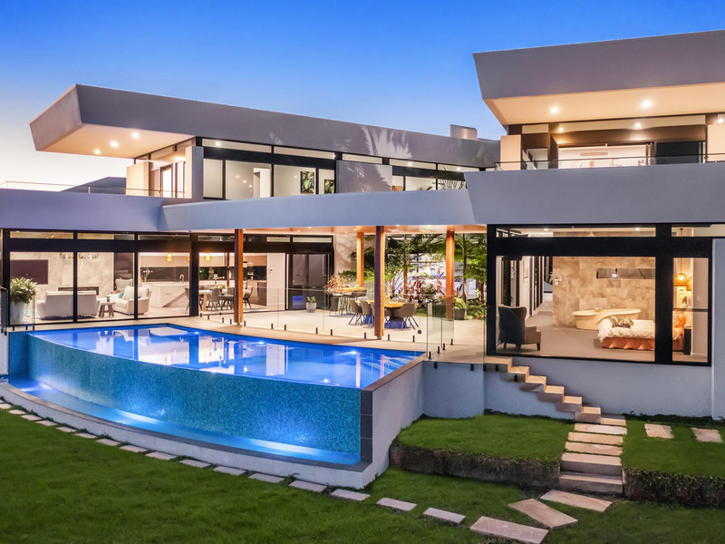 ARCHITECTURALLY STRIKING MERMAID WATERS SHOWPIECE ON 1407M2 WATERFRONT BLOCK