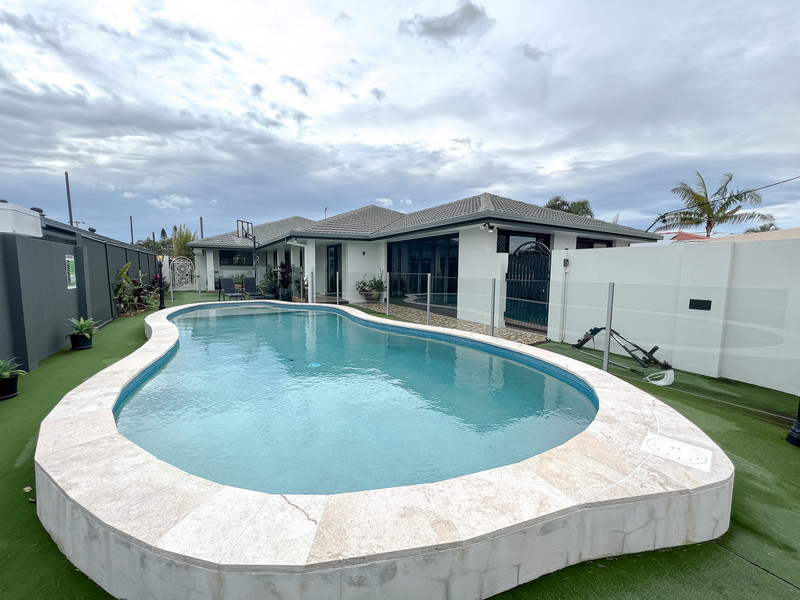 Exceptional Waterfront Family Home in the heart of Broadbeach Waters
