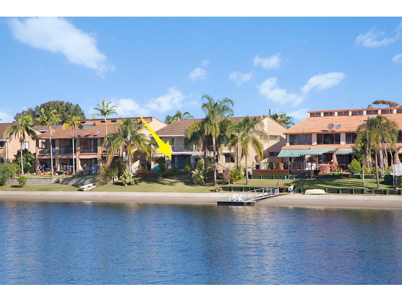 Waterfront Renovator’s Delight in the block of Four!!