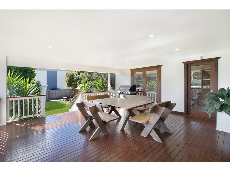 Classic Currumbin Beach Home – Location Location