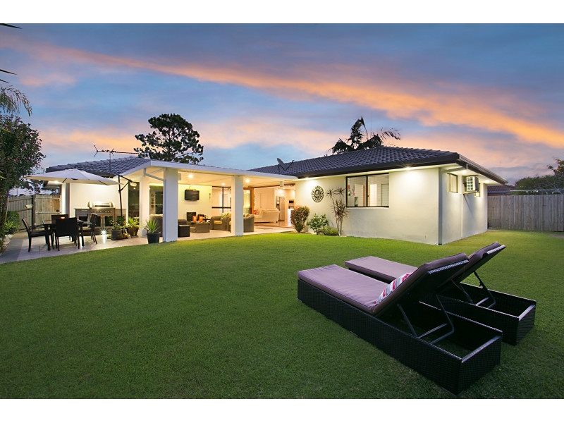 Spacious Family Haven in Robina