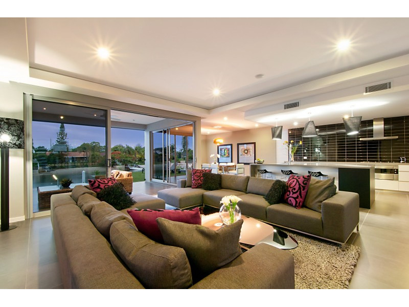 WATERFRONT ENTERTAINER WITH CINEMA AND SIX BEDROOMS