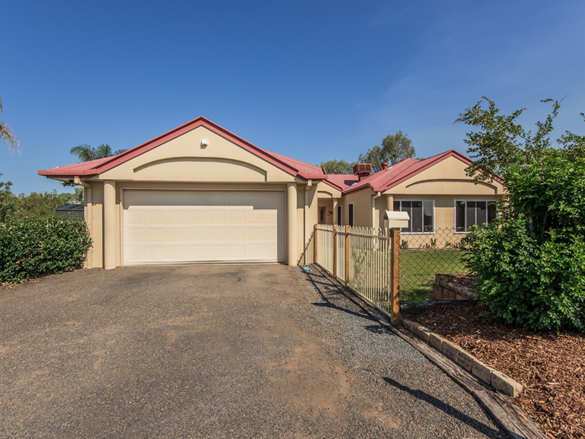 One for the whole family! An Executive 5 bedroom home in Fernvale!