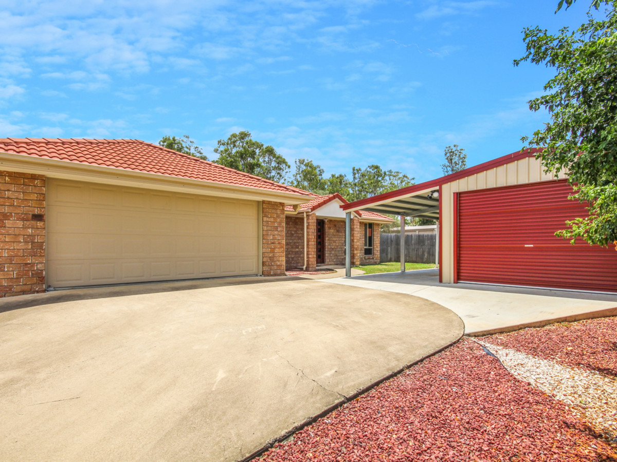 5 Bedrooms...3 Air Conditioners...Shed...Massive Entertaining Area...