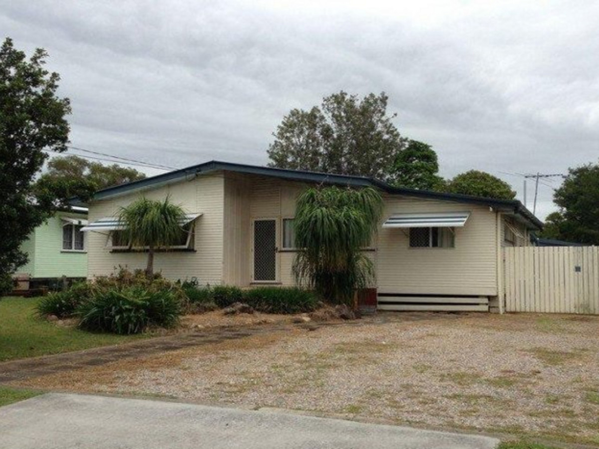 FAMILY HOME WITH MASSIVE BACKYARD AND SHED