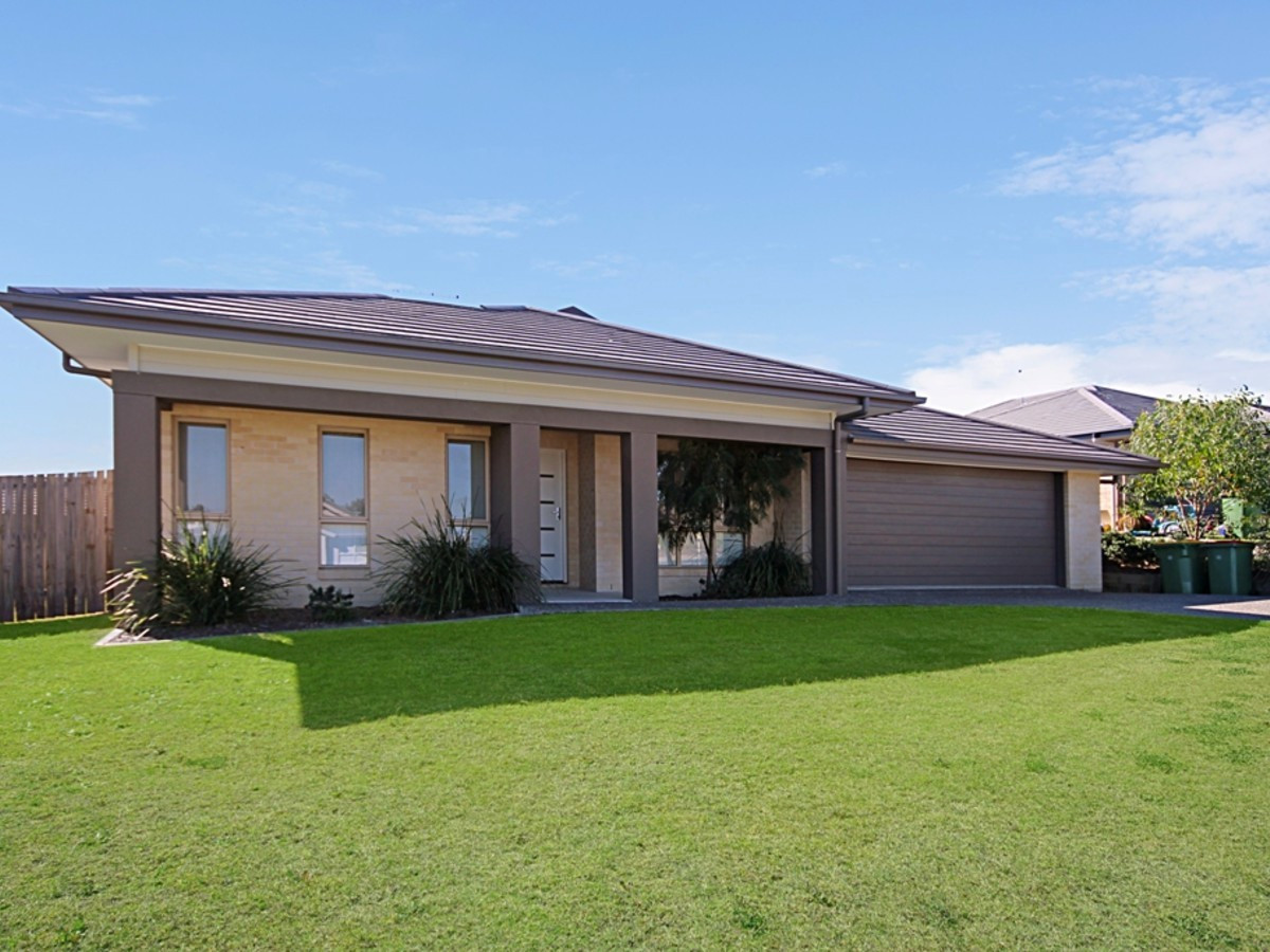 Large 4 Bedroom Family Home In Brassall!