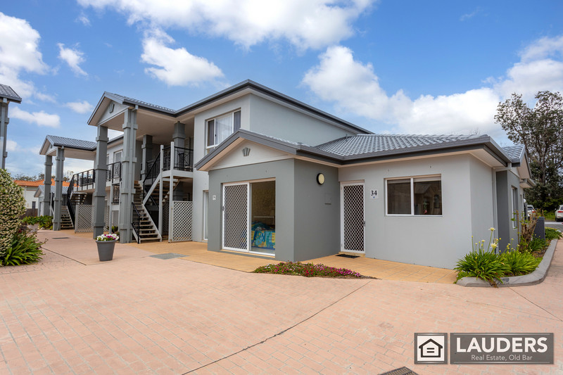 Unit in Beachside Complex