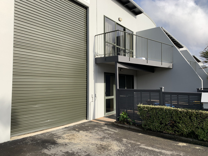 2 / 14 Airborne Road, Rosedale, North Shore City, Auckland 0632