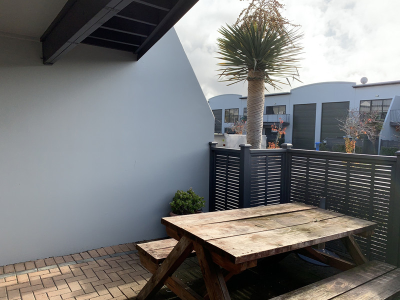 2 / 14 Airborne Road, Rosedale, North Shore City, Auckland 0632