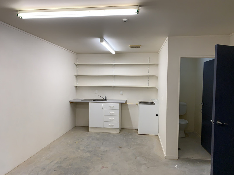2 / 14 Airborne Road, Rosedale, North Shore City, Auckland 0632
