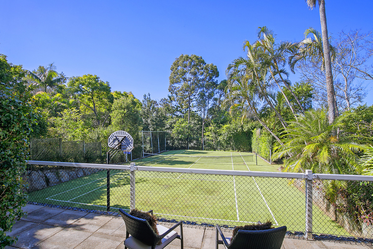 18 Usher Street, Indooroopilly
