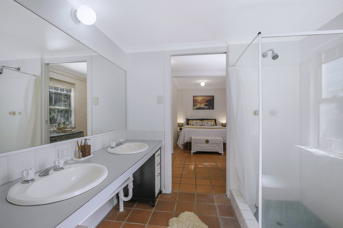 18 Usher Street, Indooroopilly