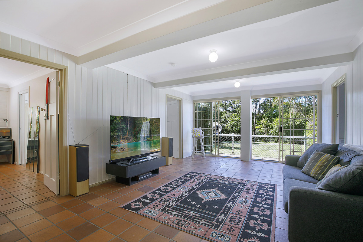 18 Usher Street, Indooroopilly