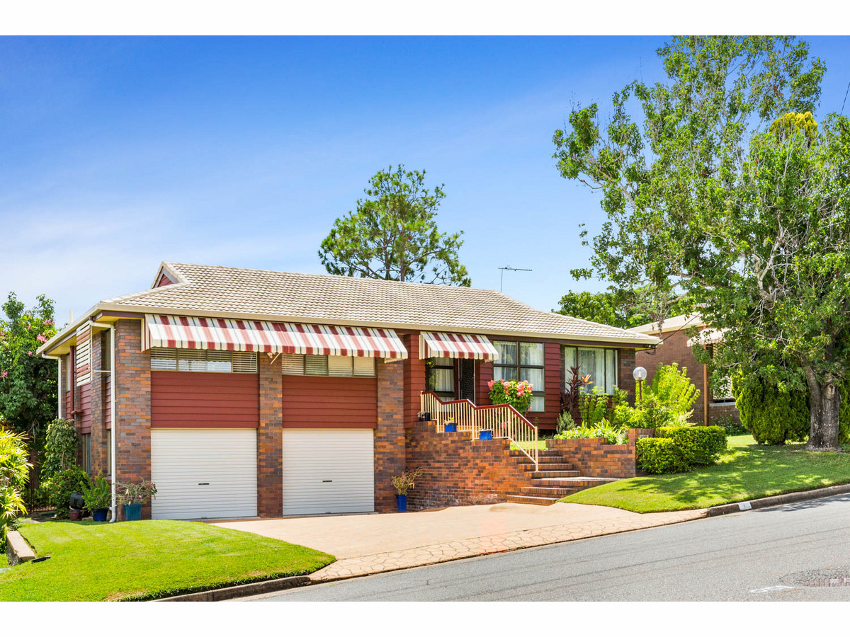 Well below replacement cost is this 4 Bedroom/3 bathroom Premium Built Home.......