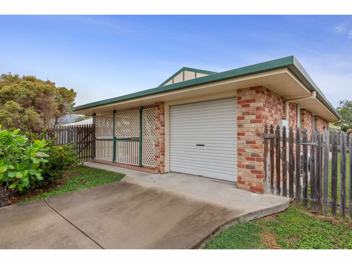 Great Investment-Triplex Returning Approximately 7%