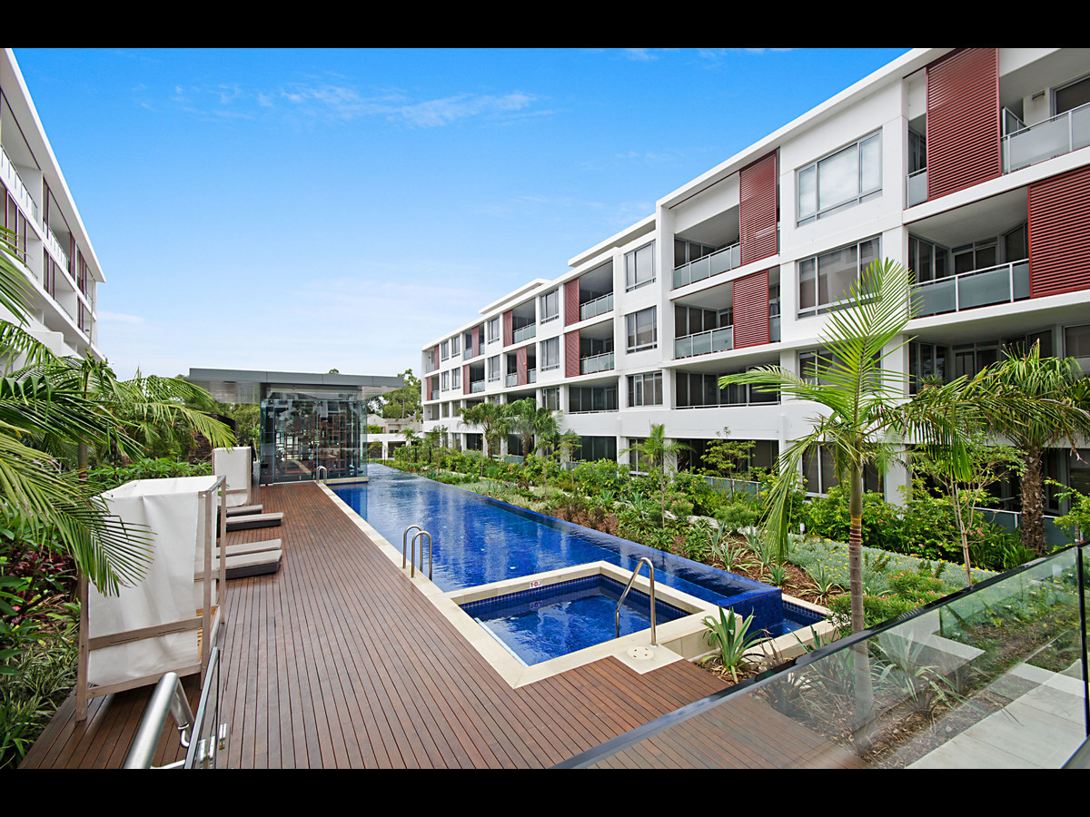 Freshly painted 2 bedroom modern apartment in the heart of Newington