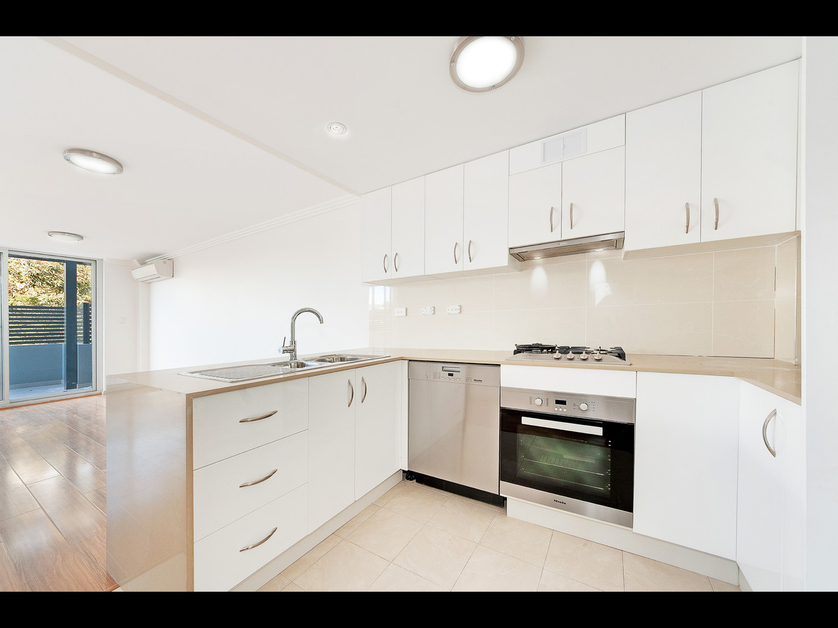 Lifestyle modern light Filled Apartment