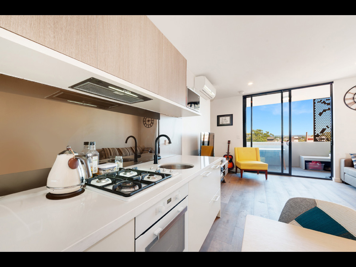 One bedroom plus study apartment located in this great location!