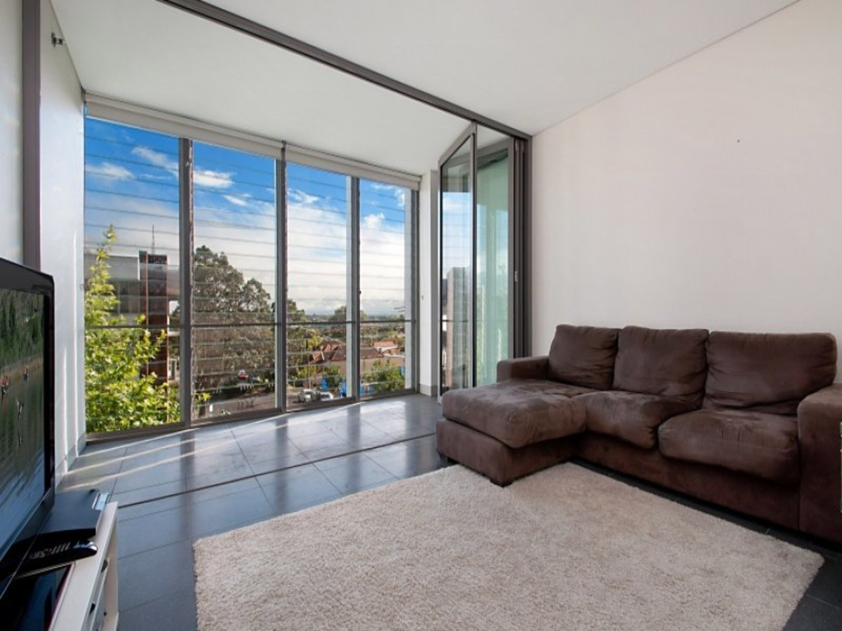 Spacious and Light Designer One Bedroom, Utilities Included
