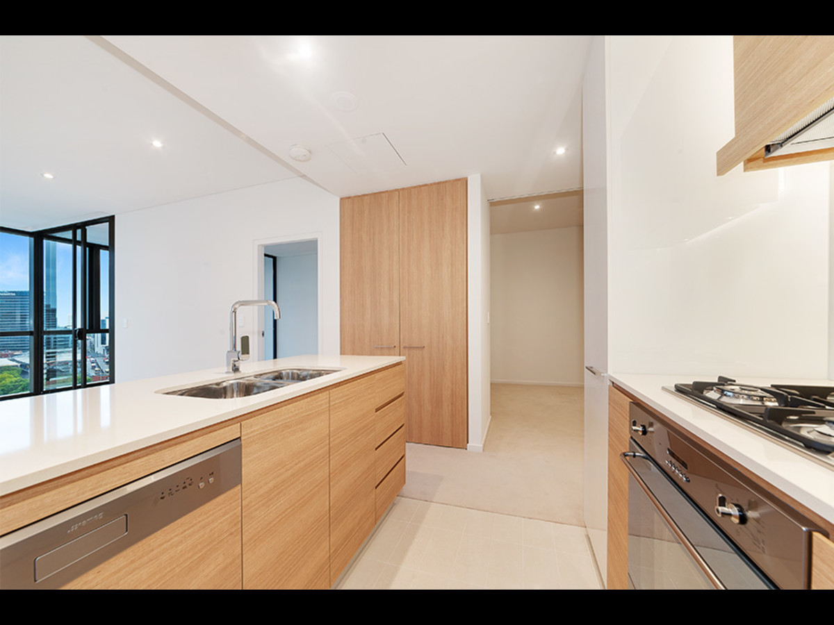 V by Crown One Bedroom Plus Study Modern Apartment