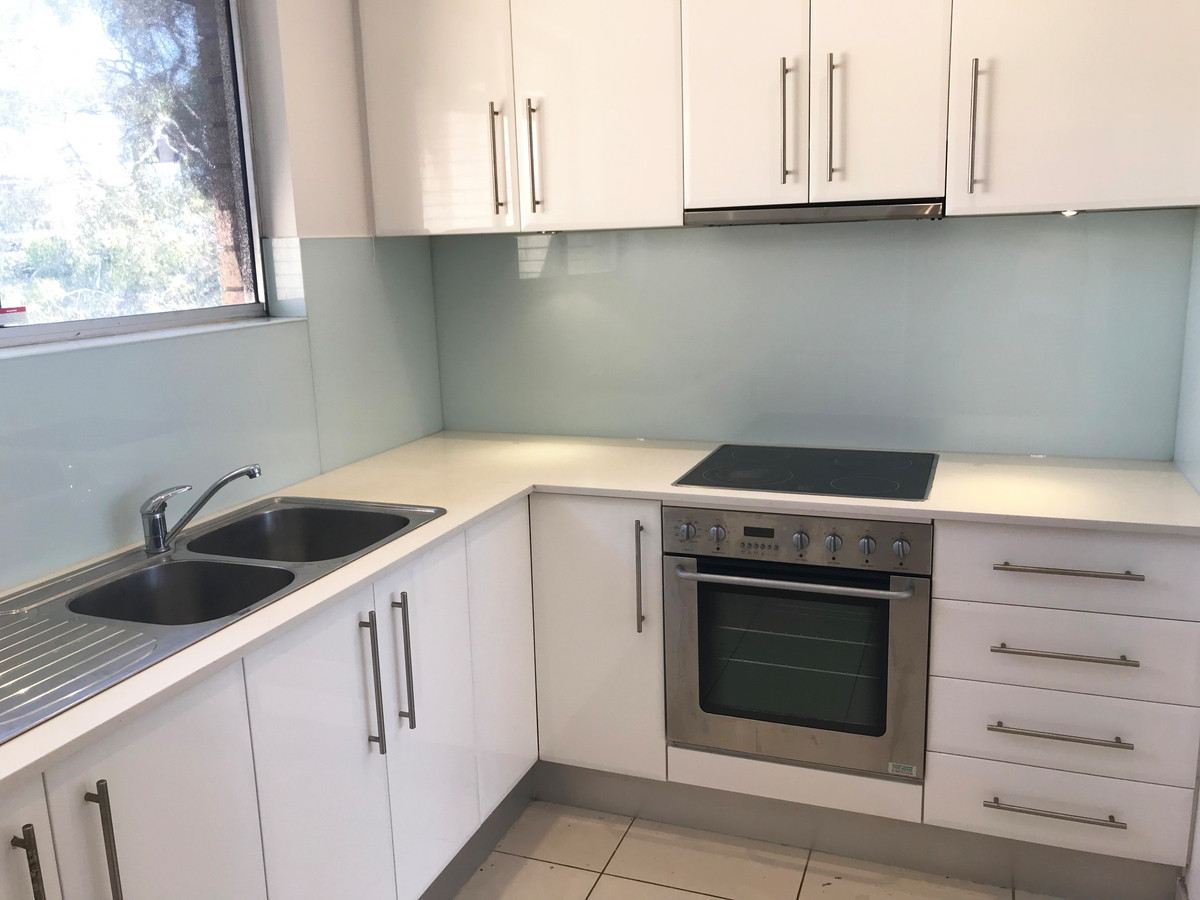 Renovated Top Floor 2 Bedroom Apartment - Close to UNSW