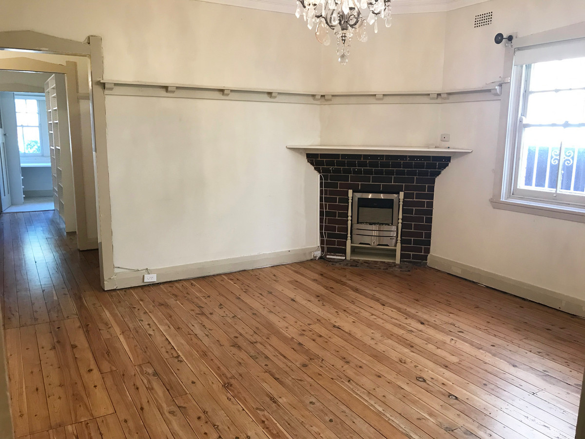 Renovated Art Deco Apartment With Communal Coutyard