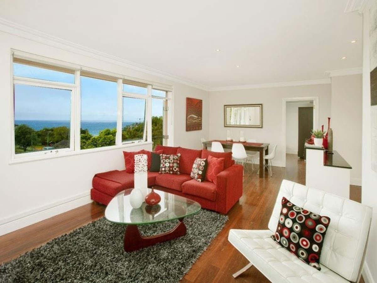 Spacious Top Floor 3 Bedroom Apartment