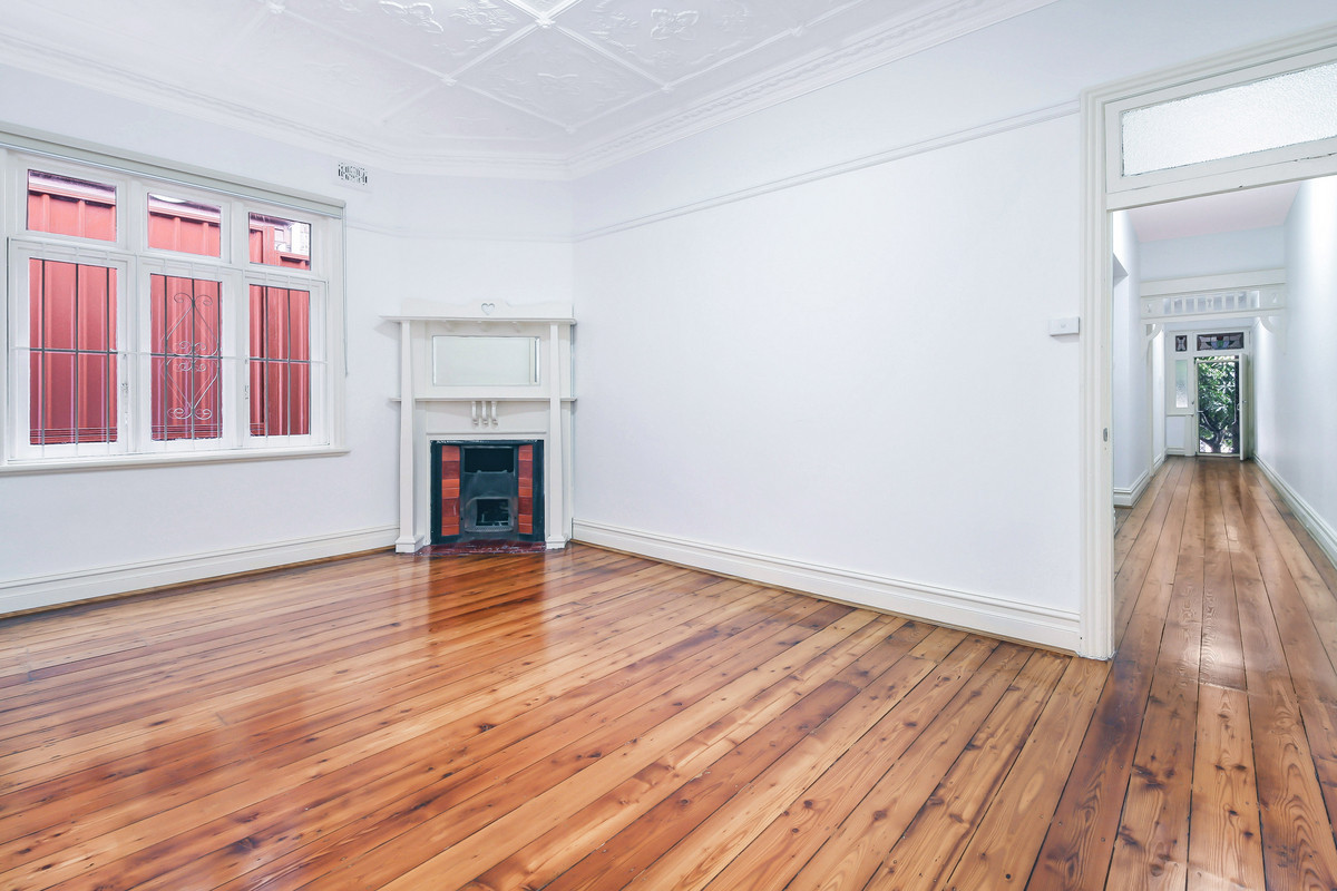 Oversized Renovated 3 Bedroom With Remote Lock Up