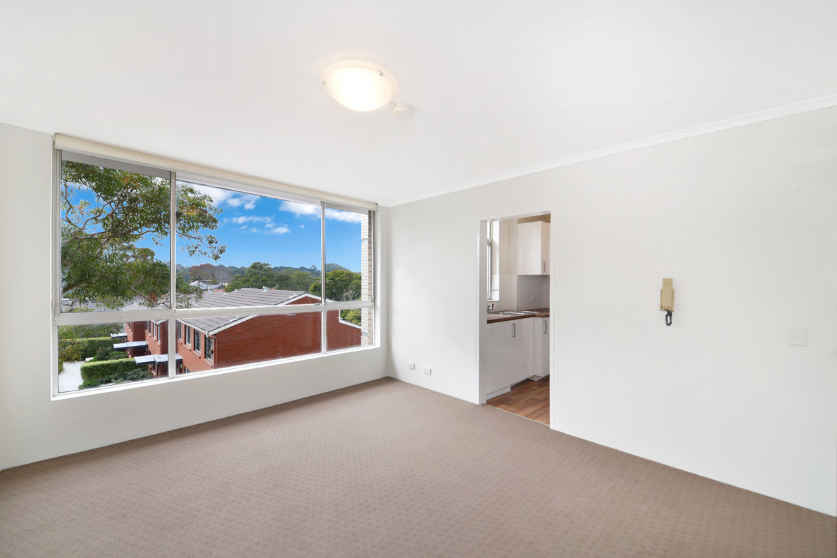 RENOVATED 1 BEDROOM NORTH FACING APARTMENT