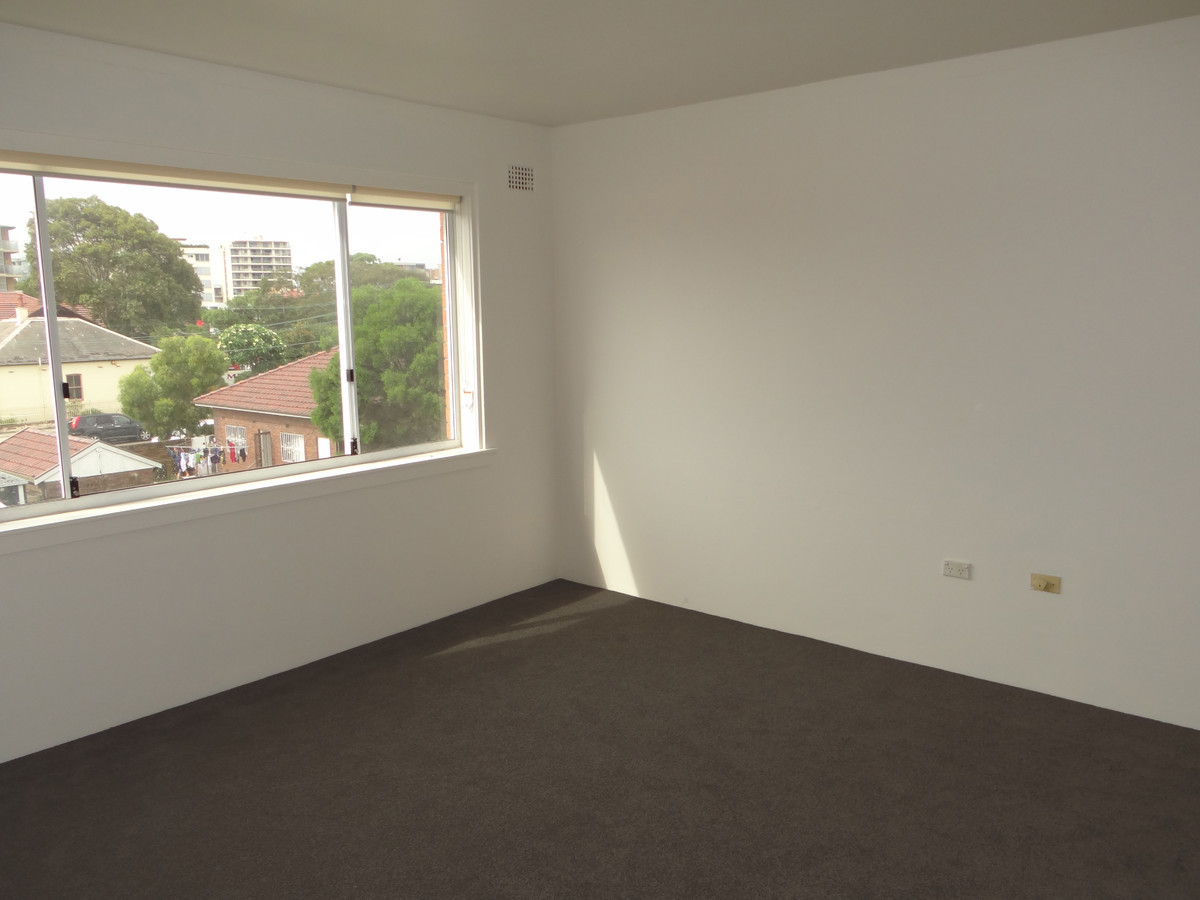 RENOVATED APARTMENT AT REAR OF BLOCK