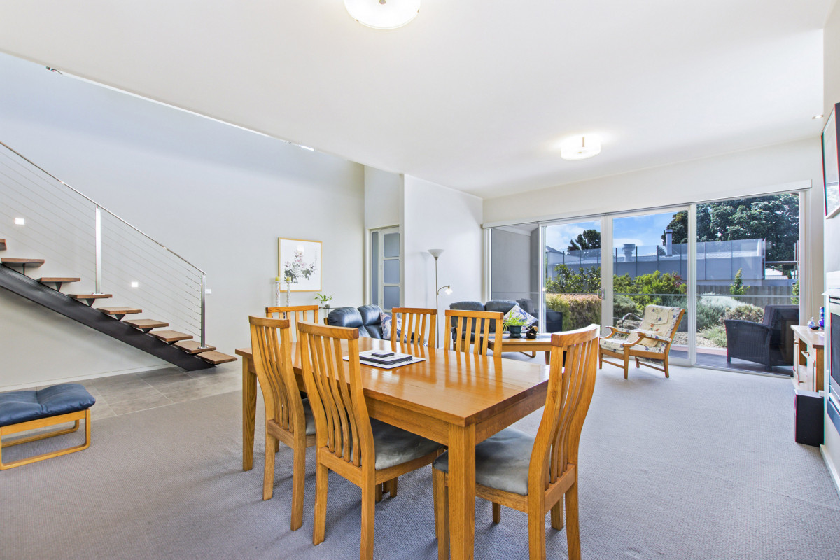 2 / 94 Gipps Street, Port Fairy VIC 3284