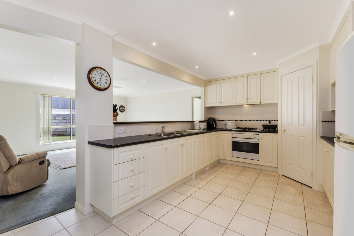 33 Rongoa Drive, Warrnambool VIC 3280