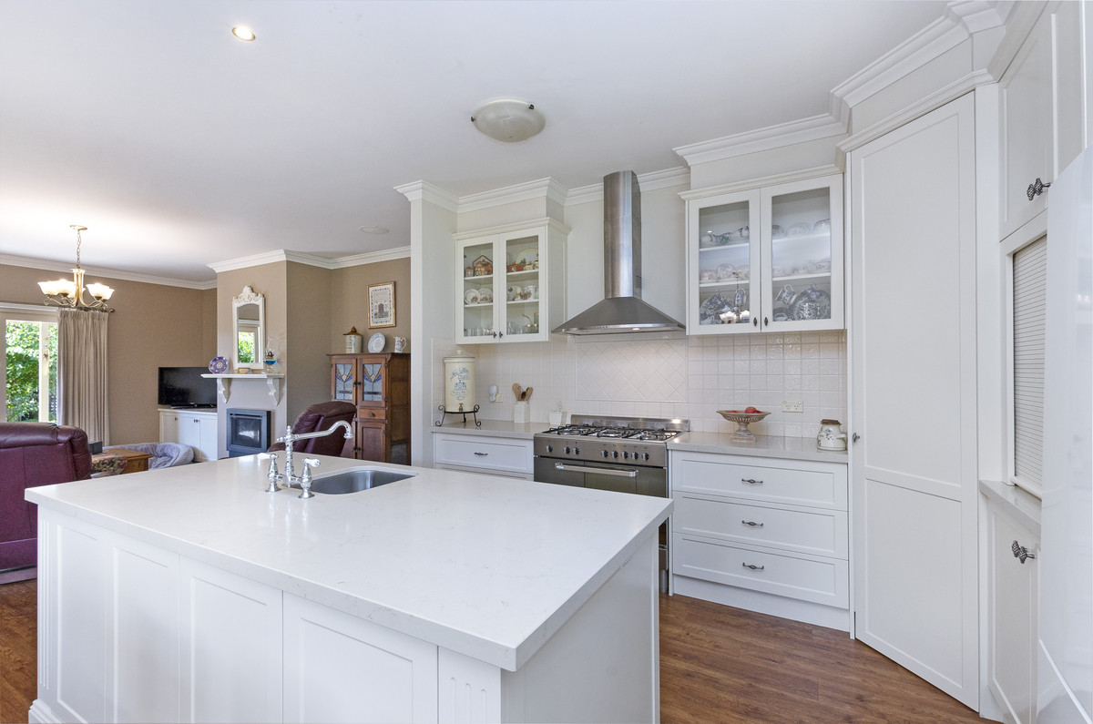 6 Chenoweth Court, Warrnambool VIC 3280