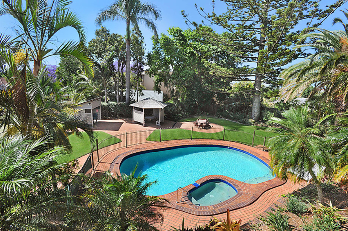 Clayfield Gem