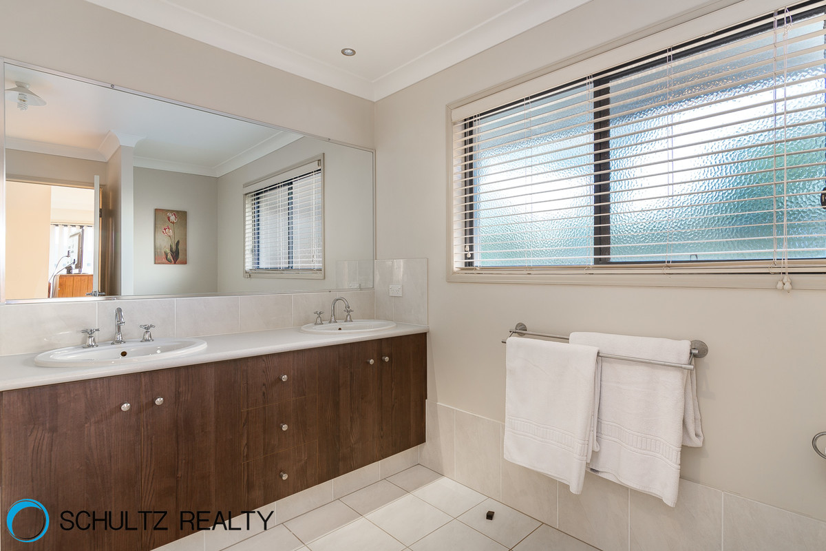 9 Riverbreeze Court,Windaroo,Australia 4207,4 Bedrooms Bedrooms,2 BathroomsBathrooms,House,Riverbreeze Court,1046