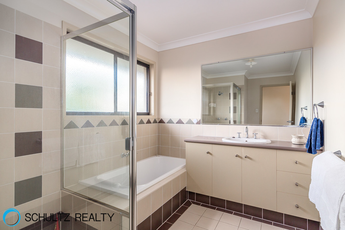 9 Riverbreeze Court,Windaroo,Australia 4207,4 Bedrooms Bedrooms,2 BathroomsBathrooms,House,Riverbreeze Court,1046